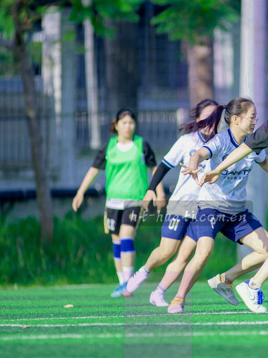移动端入口界面局部特写，显示跳转提示与登录按钮